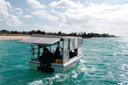 グラスボートに乗って出発